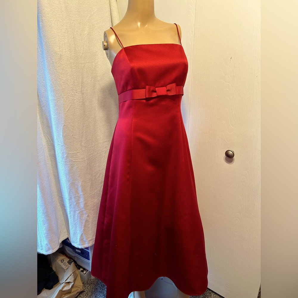 Long nicely lined formal red gown. Party prom homecoming wedding special outing